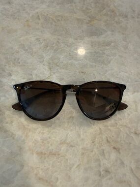 Ray-Ban Round Polarized Sunglasses in Tortoise Brown